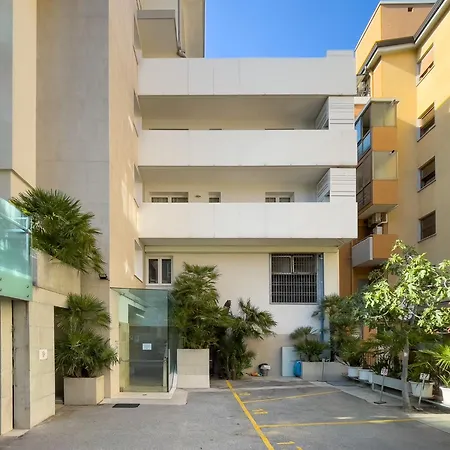 Chic Retreat With Pool And Balcony Apartment Lignano Sabbiadoro